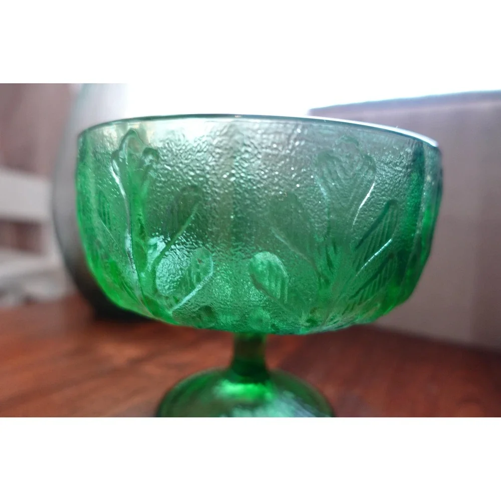 Vintage F.T.D‎ 1975 green oak leaf art glass pedestal bowl/compote